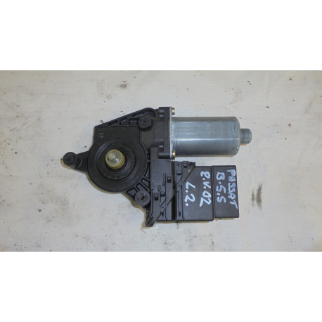 Volkswagen Passat B5,5 Combi R.V 00-05 Motorek stahovačky L.Z