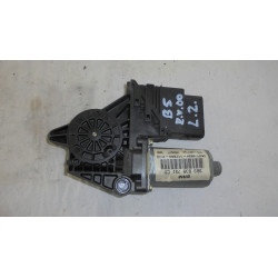 Volkswagen Passat B 5 Combi R.V 97-00 Motorek stahovačky L.Z