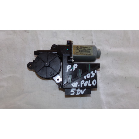 Volkswagen Polo 5DV 1.2HTP 40KW R.V 01-05 Motorek stahovačky P.P
