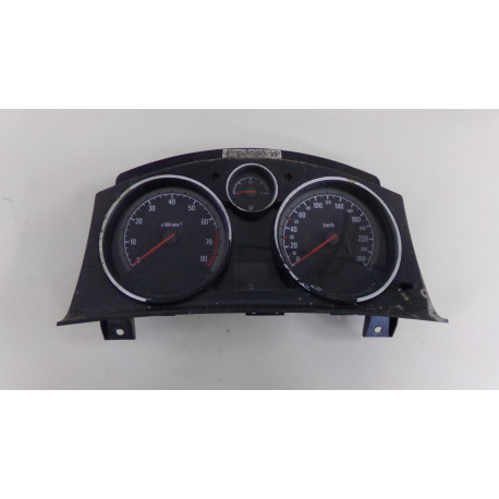 Opel Astra H 5DV 1.4 66KW R.V 04-09 Přístrojová deska