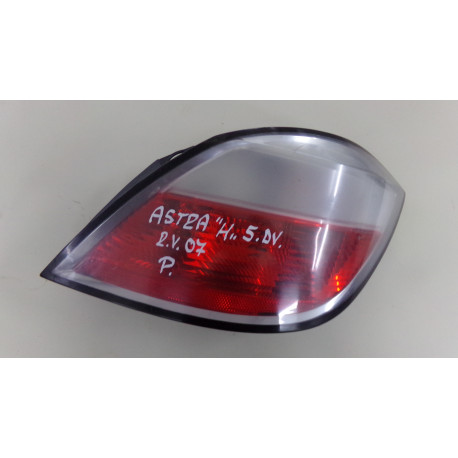Opel Astra H 5DV 1.4 66KW R.V 04-09 Světlo P.Z