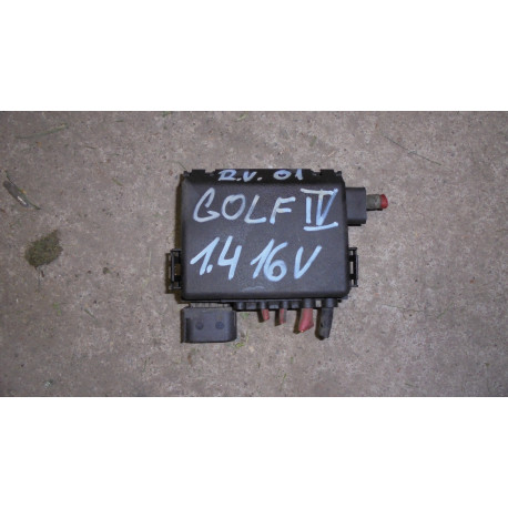 Volkswagen Golf IV Combi 1.4 16V 55KW R.V 99-06 Pojistkový box baterie